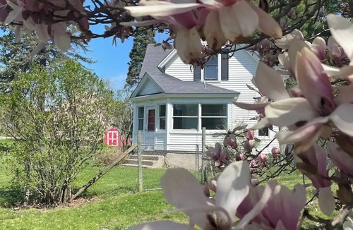 Suttons Bay House | Newly remodeled 1890’s Farmhouse. Near TART trail, boat launches and wineries