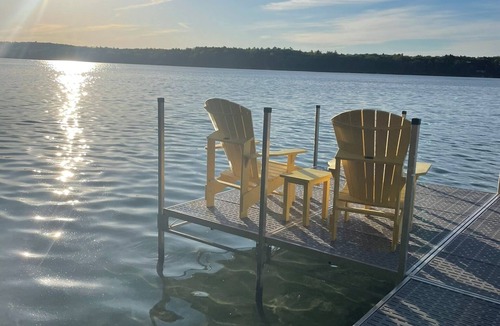 Hillman House | Newly Remodeled! Peaceful and Private Lakefront, The Avalon Sunshine Cottage