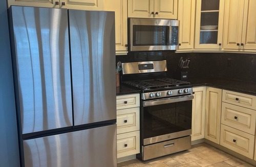 Oscoda House | Newly Remodeled - Steps to Lake Huron - Sleeps 13 - Walk Downtown