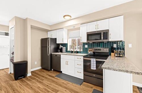 Roseville Apartment | Newly Renovated Flat near Downtown Roseville