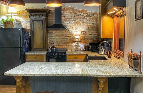Ashland Apartment | Night Deposit- 2 bedroom apartment in historic bank on the town square- sleeps 6