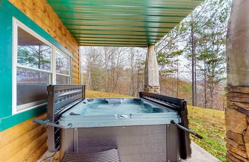 New Tazewell House | Norris Lake Retreat・Pet Ok・Hot Tub・Lake View・Grill