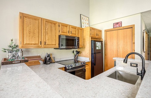 Mancelona Condo | Northern Michigan paradise! sleeps 7 KING bed. Private association outdoor pool