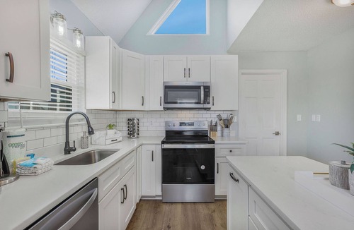 Southpointe House | Oceanview | Coastal Haven | Steps to the Beach | 3BR | Fire Pit | 2 10x10 tents & 8 chairs included