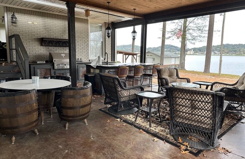 Guntersville House | ON Lake Guntersville: Discounted rates: Lovely 4br 4ba house w boat parking
