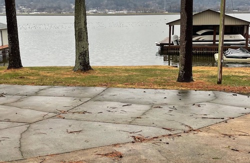 Guntersville House | ON Lake Guntersville: Discounted rates: Lovely 4br 4ba house w boat parking