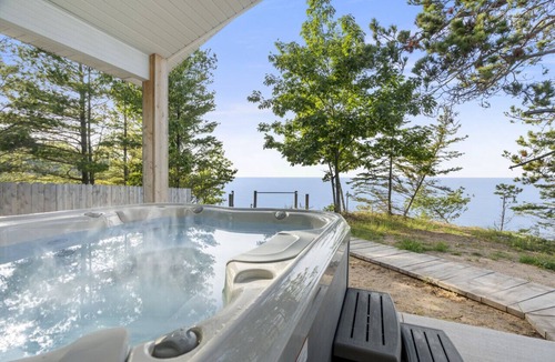 Hancock House | On Lake Superior near McLain Park, Hot Tub, more