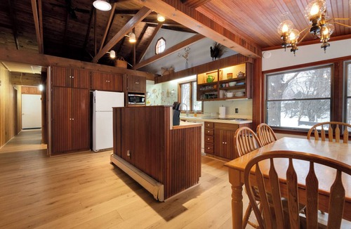 Onekama House | One Cozy Cottage: Summer Days & Starry Nights – Stay Close to the Fun!