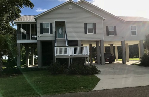 Waveland House | Only 200 yards from Beach, View the Beach, Pond & Oaks trees from porch!