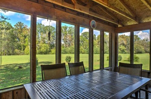 Ooltewah House | Ooltewah Cabin w/Grill, Pool Table & Porch!