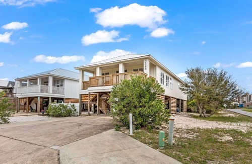 Orange Beach House | Orange Beach, 4 Master Suites, short drive to Beach. Walk to Zekes and SweetCone