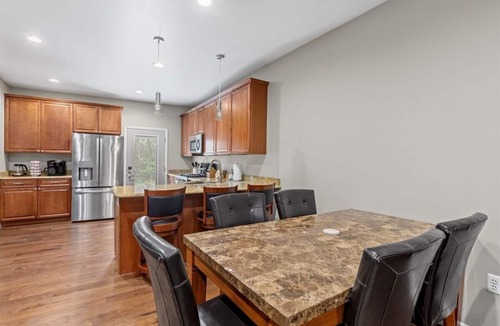 Lake Orion House | Orion Farmhouse Convenient Location to GM Plant and Great Lakes Crossing Mall