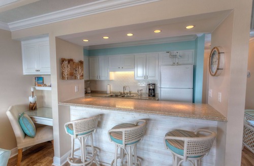 Gulf Lagoon Beach Condo | Panama Breeze! Perfect for Snowbirds! Available for November through February!