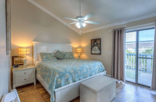 Gulf Lagoon Beach Condo | Panama Breeze! Perfect for Snowbirds! Available for November through February!