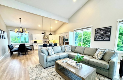 Northport House | Panoramic Lake Michigan Views Luxury Retreat Near Suttons Bay