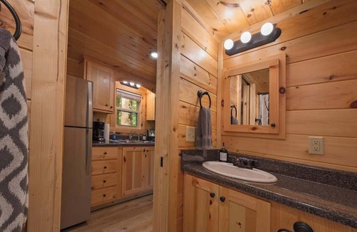 Lookout Valley Neighborhood Association Cabin | Papa Tiny Rustic Log Cabin with Private Hot Tub