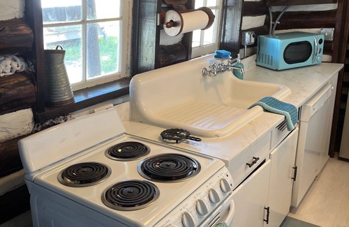 Laguna Beach House | PCB's Historic Log Cabin! 1 min walk to the beach. Sleeps 8 - Dog-Friendly.