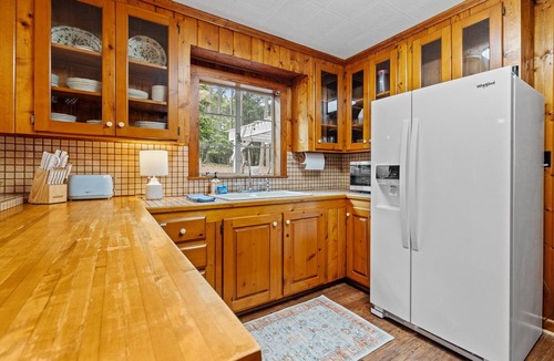 Cartersville House | Peaceful 5BR Cottage with Fireplace and Gazebo