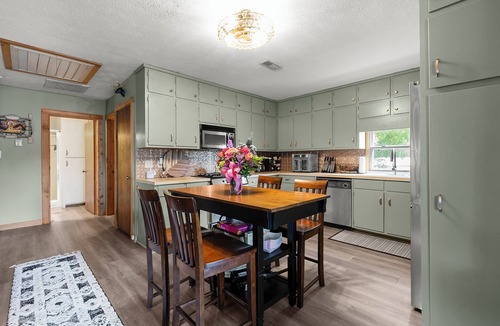 Clanton House | Peaceful, Lake Mitchell Home 5-bedroom house with charm + Wifi in Clanton