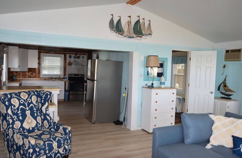 Lupton Cottage | Peaceful Lakefront Retreat, Relax on Henderson Lake-A/C Wi-Fi near Rifle River