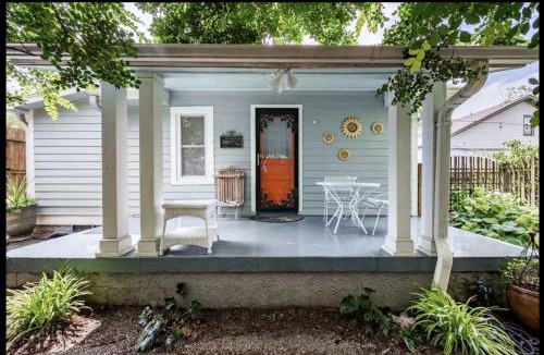 Shelby Hills House | Peaceful Private Cottage, Walk to Park & 5 Mins to Downtown