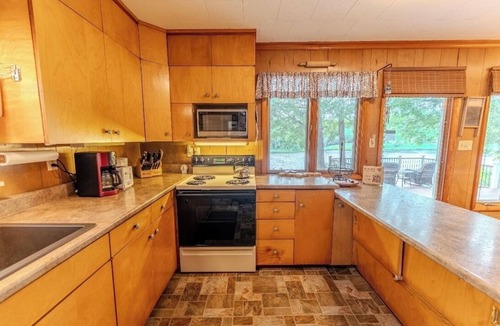Cornell Cabin | Peak Fall Views - Peaceful Cabin on the Escanaba River