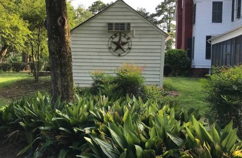 Clinton Apartment | Pecan Shelling House - 35 Mins to Univ of Alabama
