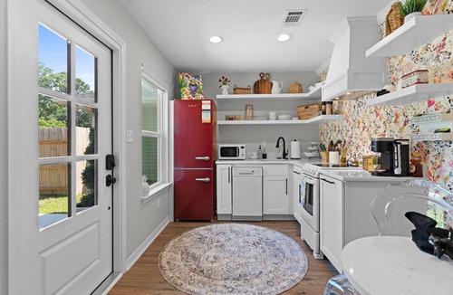Pensacola Apartment | Pensacola Hideaway: Quirky Apartment Near NAS