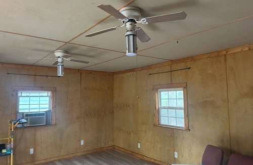 Selma Cabin | Perfect 1-bedroom lodge with AC in charming Selma just 2 miles from Paper Mill.