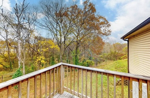 Madison House | Pet & Family Friendly 3 Bed Home Near Nashville Attractions
