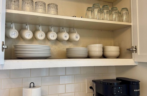 East Florence House | Pet-Friendly 3BR Home Fast WiFi Smart TVs Yard & Parking Crews Welcome