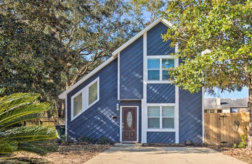 Northeast Pensacola House | Pet-Friendly A-Frame Retreat Near Dtwn + Beaches!