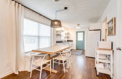 Spring Hill House | Pet Friendly |Fully Fenced Yard|Shops/Food Nearby