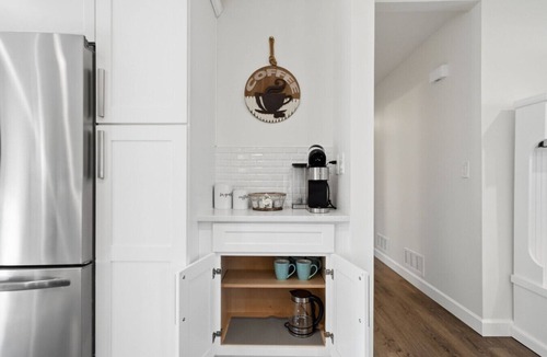 Woodstock House | Pet-Friendly King Bed 1mi to Downtown Woodstock