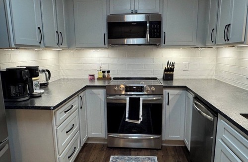 Dresden House | Pet Friendly Lake House with King Master Suite