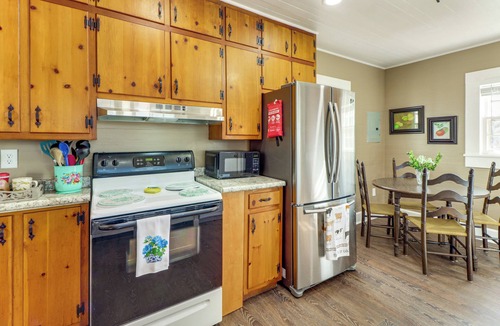 Lineville House | Pet-Friendly 'Railroad Cottage' Near Wedowee Lake