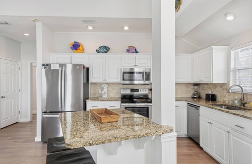Crystal Shores House | Pet-Friendly | Steps to Beach | Pool