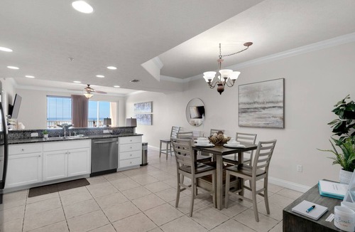 Lower Grand Lagoon Condo | PET FRIENDLY-Beach Service Included-GROUND FLOOR-POOLSIDE CAFE-HOT TUB-GRILLS
