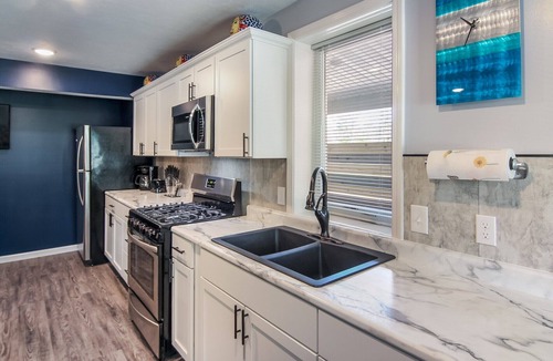 Interlochen Condo | Picasso Place Sleeps 4 Fully Stocked Kitchen, Unique Art, Traverse City, WI-FI