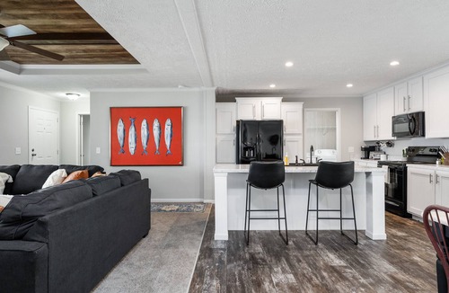 Shelby House | PJinx and Grace Peaceful Lake front 3BR/2ba