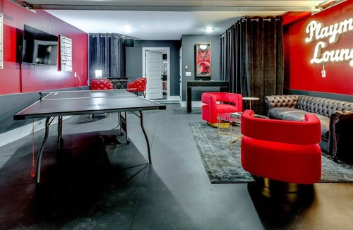 Talbot's Corner Villa | Playmate Lounge - Glam Rooftop Retreat | Hot Tub, Putting Green & Skyline Views
