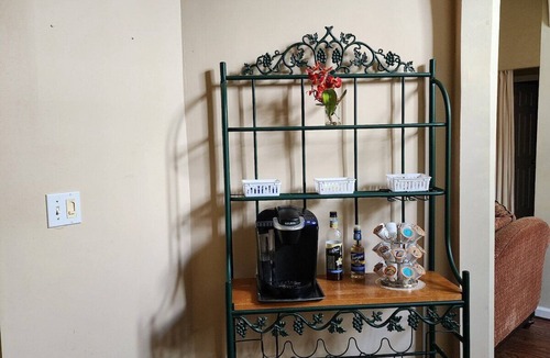 Canton House | Poplar Meadow | King Bed Gazebo Pets Welcome!