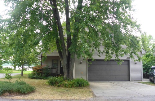 Pinckney House | Portage Lakefront - Great View & Location - 5 Bedrooms - 3 Baths - 2 Car Garage