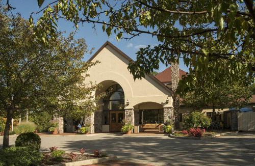 Angola Hotel | Potawatomi Inn & Cabins