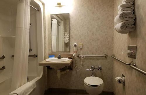 Angola Hotel | Potawatomi Inn & Cabins