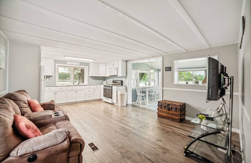 Gladwin House | Pratt Lake Peninsula: Summer on Pratt Lake Kayaks Included Dog Friendly