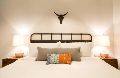 Eastwood House | PRIME Location 2 5 Miles From Downtown