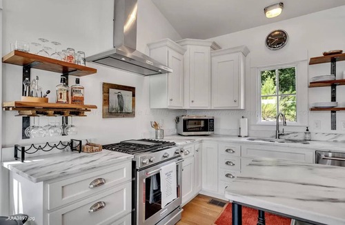 Crane Hill House | Prime location on Lewis Smith Lake. Clean, modern cottage vibes, but sleeps 9!