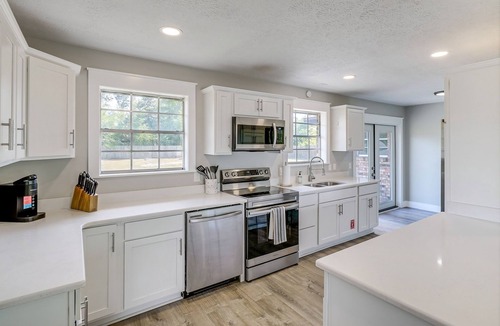 Lynn Haven House | Private 3 Br 2 Ba Home with huge, fenced yard- Minutes to Bay & Beaches
