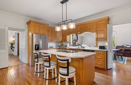 Clayton House | Private 4-Acre Retreat | Sunroom | Near Waterfalls